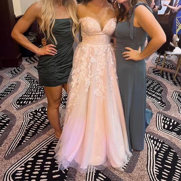 Stella York #7332 wedding dress - Picture 2 of 7